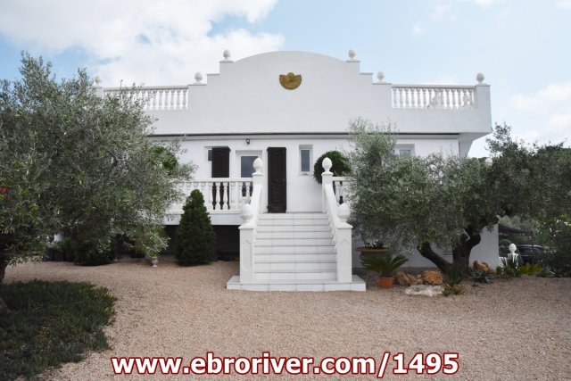 Luxurious mansion in Camarles 