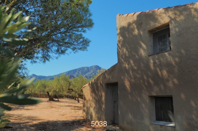 Finca rustica con casa y agua