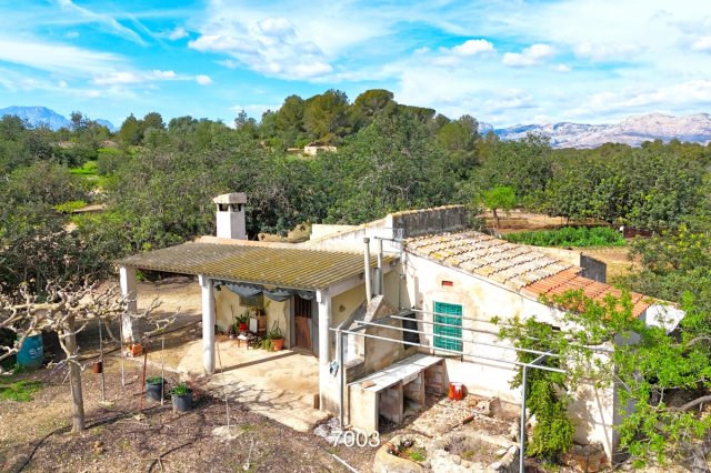 Finca mit Pool, eigenem Brunnen und Bergblick bei 