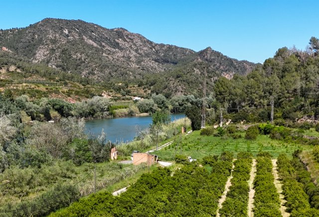 Casa de campo con acceso a Ebro (luz, agua)