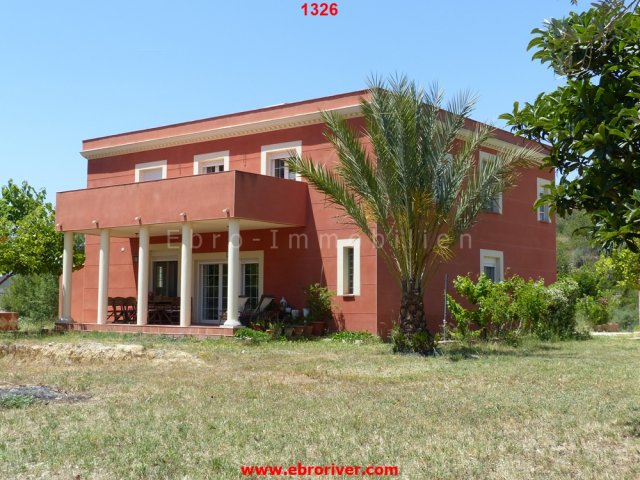 Villa at the outskirts of Tortosa