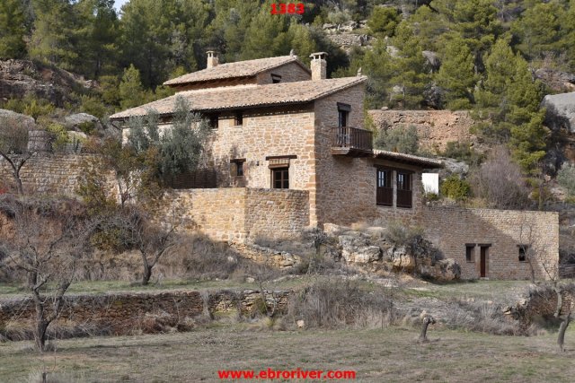 Stone villa in Aragón