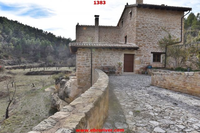 Stone villa in Aragón