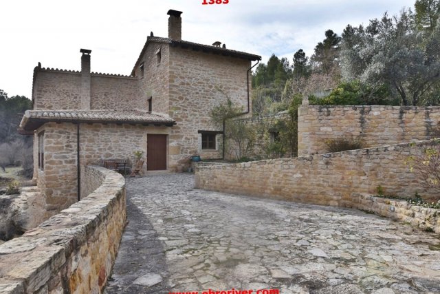 Villa en pierre à Aragón